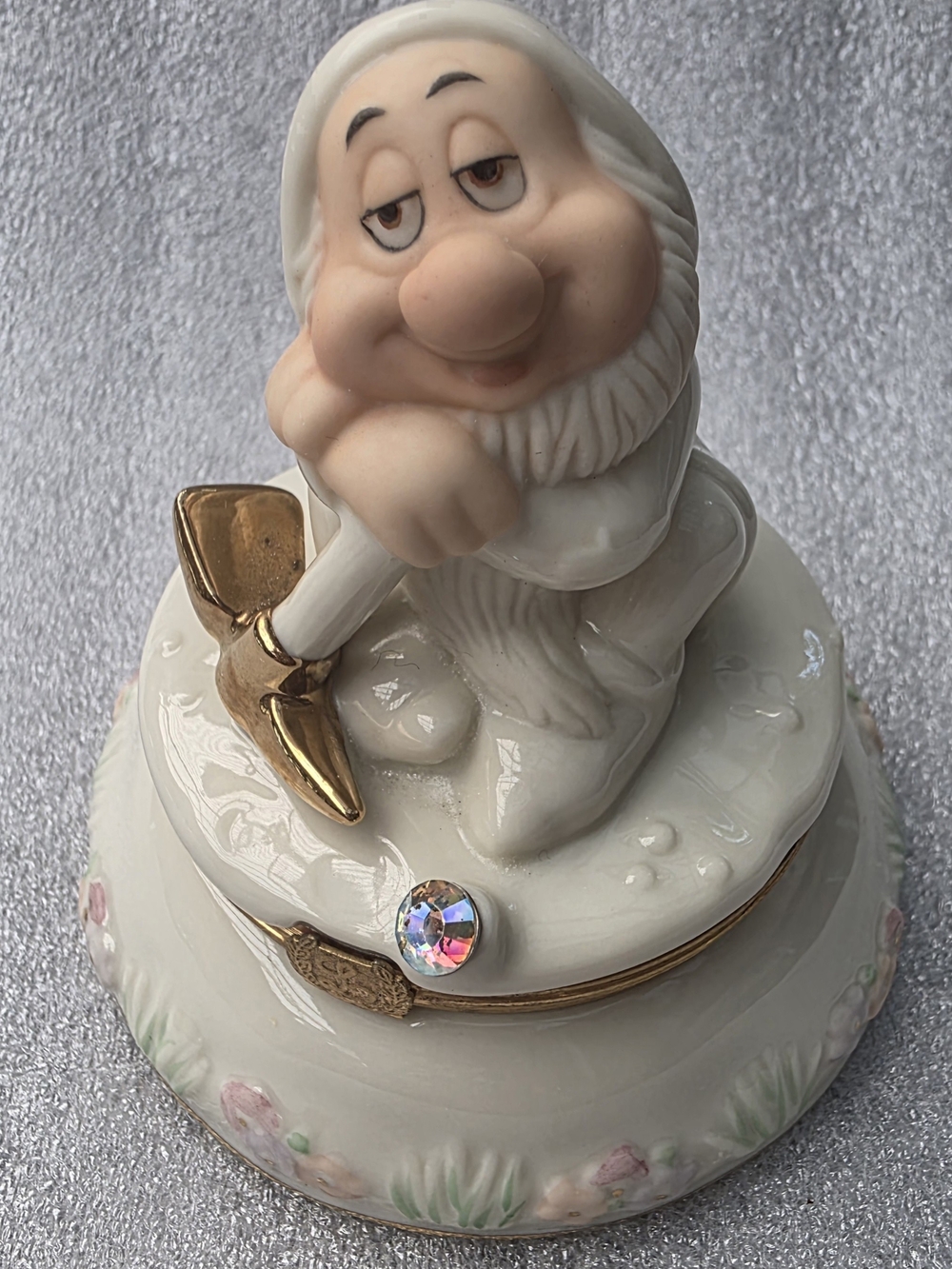 LENOX Treasures By DISNEY. SLEEPY Treasure Box. Sleepy Charm Inside
